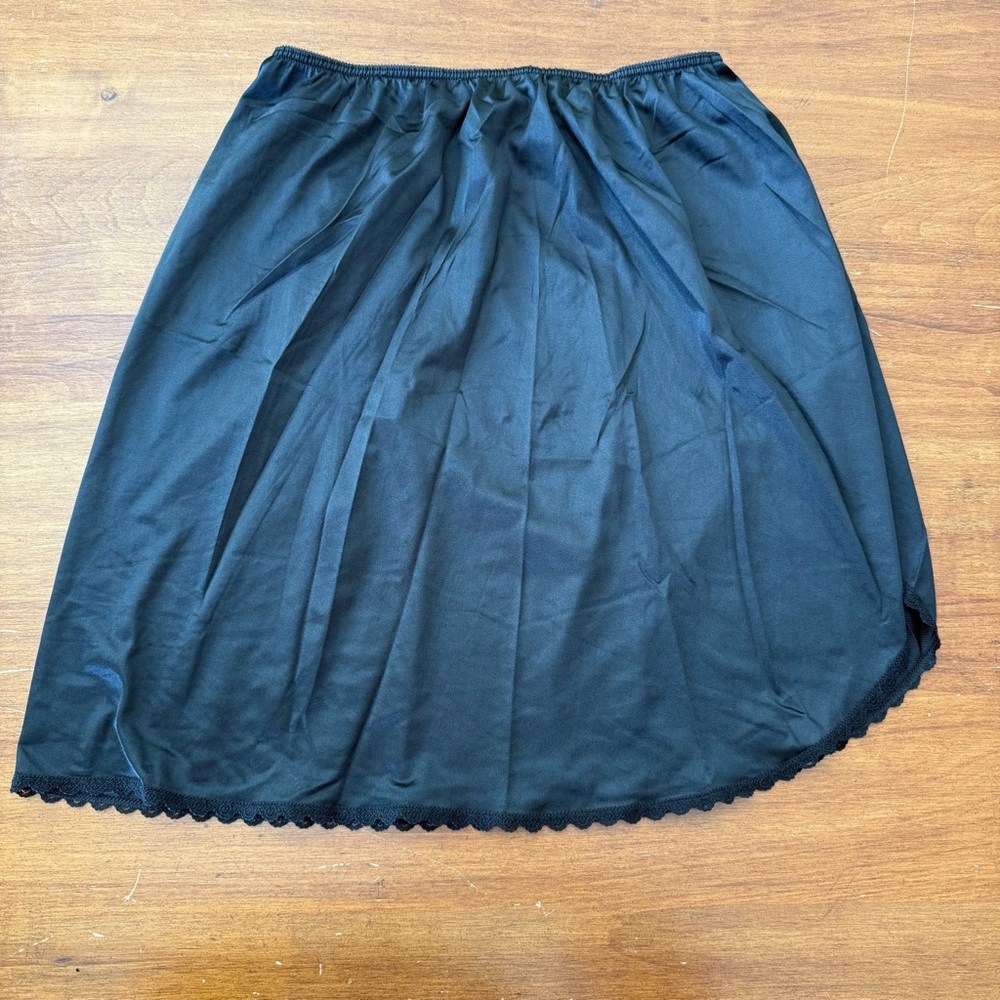 Vintage Vanity Fair Lace Trim Nylon Silky Half Slip 19” L‎ Skirt Black Large EUC